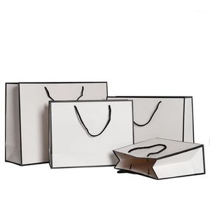 Wrap prezent 10 sztuk / partia duża biała torba na pakowanie papieru pakowy, torba na ubrania małe czarne zakupy