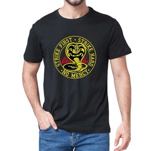 Unisex 100% Algodão Cobra Kai Sem Mercy Strike Primeira Greve Hard 80s Karate Kid Kid Filme T-shirt dos homens Presente Mulheres Top Casual Macio Tee Y0809