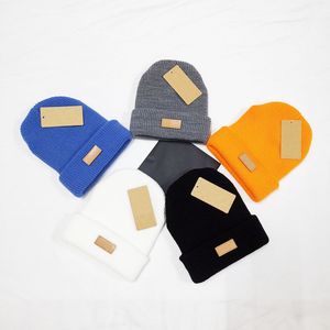 Marka Kadınlar Örme Şapka Erkekler Lüks Kayak Şapka Sonbahar Kış Sıcak Golf Sun Cap Açık Visors 5 Renk