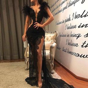 Black Evening Dresses Luxurious Feather Plunging V Neck Vintage Lace Arabic Prom Gowns 2021 Sexy High Side Slit Mermaid Formal Party Wear Plus Size Vestidos AL9140