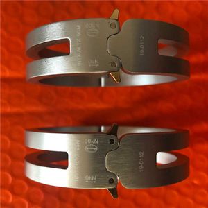 Novo ALYX alumínio liga pulseira 1: 1 versão alta ALYX faixa homens mulheres unisex casais casais jóias pulseira alyx pulseira q0717