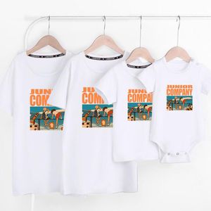 Summer Family Look Matching Outfits T-shirt Clothes Mother Father Son Daughter Kids Baby Letter Printing 210521