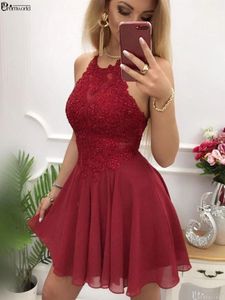 Burgundia Koronki Zroszony Paski Krótki Prom Dress 2021 Halter Neck Szyfonowa Spódnica Backless Sexy Mini Koktajl Homecoming Sukienki