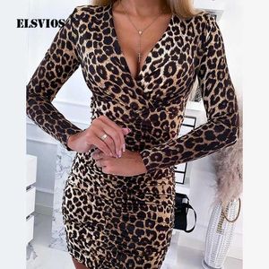 Vestidos Lady Sexy V-образным вырезом с длинным рукавом Mini Drelegant Leopard Print складки складки с короткими женскими женскими Drautmumn Slim Bodycon Party Clothes X0529