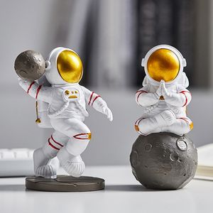 Avrupa İnsanlar Figürinler Astronot Mobilya El Sanatları Ev Dekorasyon Aksesuarları Yaratıcı Ofis Masası Süslemeleri Erkek Doğum Günü Hediyeleri 210318