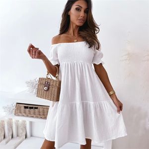 Mini abito sexy senza schienale da donna Moda estiva Lady Slash Neck Bianco Manica a sbuffo Grande Swing Party Abiti da spiaggia Abito casual Femme 220314