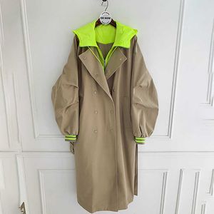 [EWQ] Färgmatchning Höst Hooded Trench Coat Koreanska Kaki Lång Kvinna Trenchcoat Overcoat Sälj Fall Kläder 211012