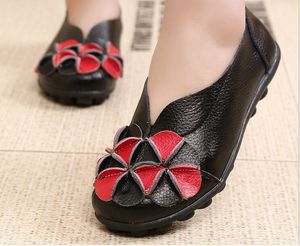 2021 spring and autumn flat-bottomed flowers plus size women's shoes leather soft-soled non-slip mom casual shoes Convenience Lazy kick