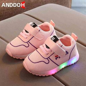 Größe 21-30 Baby Freizeitschuhe mit Lichtern Mädchen Leichte atmungsaktive Schuhe Kinder leuchtende Turnschuhe Jungen LED leuchtende Turnschuhe 210326