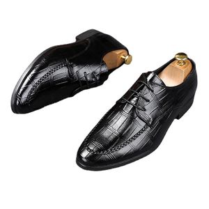 Mode Vit Svart Brun Spetsad Casual Läder Skor Flats Oxford Homecoming För Män Bröllopsklänning Footwear Zapatos Hombre