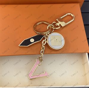 Keychains Lanyards Luxury Fashion Designer Key Buckle Car Keychain Handmade Gold Keychains Lovers Men Womens Bag Pendant Brand Designer Keyrings For Lady Y240426