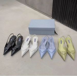 Fashionabla och mångsidiga objekt katthjälpsade sandaler 2021 Designer stil bröllopsskor måste väljas