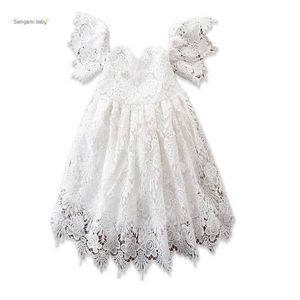 Großhandel Sommer Mädchen Kleid Stickerei Spitze aus der Schulter Weiß Flare Ärmel Prinzessin Kinder Kleidung E93007 210610