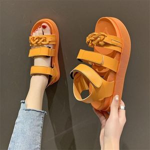 Designers mode kvinnor plattform sandaler orange chunky sport kil skor kedja dekoration sommarstudenter avslappnad kvinna