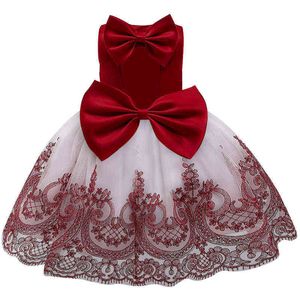 Små och medelstora barn Princess Dress Lace Barnkläder Sommar Ny Bow Färg Matchande 1 år gammal Party Dress G1129