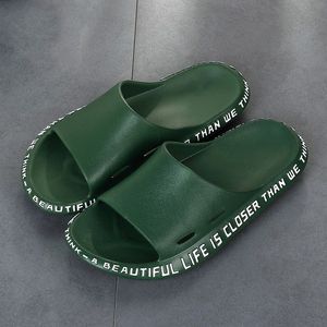 Çift tarzı moda terlik mektup ayakkabı kaymaz tasarım yumuşak banyo ayakkabı yaz plaj erkek sandalet kadın terlik