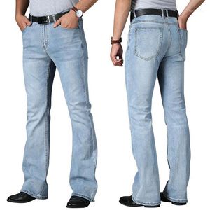 Stora flared jeans för män boot cut denim byxor hög midja ben lös elasticitet affärer casual manlig mode ljusblå byxor män