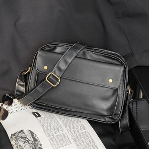 Wilde schwarze Herrentasche, einfache atmosphärische Streifen-Freizeithandtasche, wasserdichte, verschleißfeste, bedruckte Leder-Kuriertaschen für den Außenbereich, Persönlichkeit, karierte Mode-Handtaschen