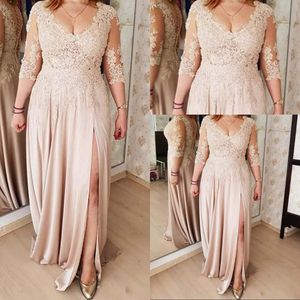 2021 Sexy Champagne Mãe da Noiva Vestidos Side Split V Pescoço Vestido De Noite Três Quarter Sleeves Lace Appliques Ilusão Chiffon Plus Size Vestidos de Festa de Prom