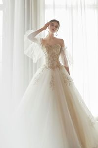 Abito da sposa vintage in avorio etereo con linea ad A con applicazioni in pizzo dorato Abiti da sposa con scollo a cuore e spalle scoperte Abiti da sposa lunghi da giardino country 2022