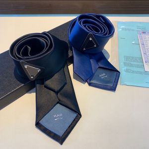 Navy Mens Tie Designer Silk Ties For Men Fashion Wedding P Letter Bow Luxurys Desginers Cinturones Diseño Mujeres Ceintures Ceinture 2201141