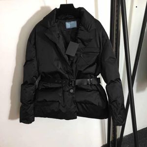재킷을 다운 재킷에 편안한 흑인 여성 태그와 레이블 패션 스타일 outwear 재킷 겨울