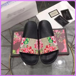 Męskie projektanci slajdy damskie kapcie moda luksusy kwiatowy pantofel skórzane gumowe mieszkania sandały letnie buty na plażę D2112313F