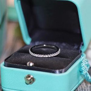 Solitaire Ring Luxurys Desingers Ins Simple Tasarım Sensling Sterling Gümüş Bayanlar Klasik Altı Claw Diamond Rng Doğum Günü Hediyesi Kadın Erkek İyi Güzel Güzel Güzel Güzel