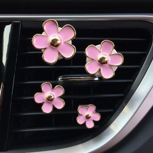 Carro de ar refrogerador 4 pcs clipe de perfume fofo pequenas flores rosa acessórios interior mulher ventilação