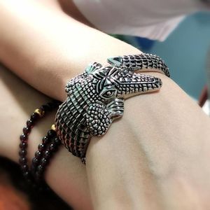 Bangle Vintage Alloy Cuff Bangles For Women Statement Metal Crocodile Shaped Bracelet Ancient Style Fashion Jewelry 2022