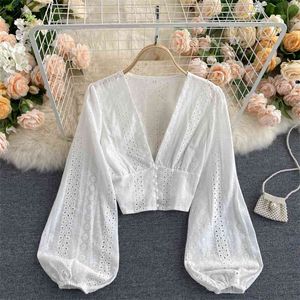 White Blouse Shirt Broderi Lace Hollow Out Knappar Skörd Top Sexig Deep V Neck Long Puff Sleeve Eleganta Kvinnors 210603