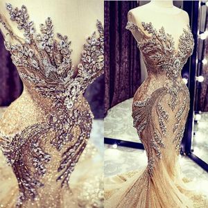 Luxury Champagne Evening Dresses Mermaid Scoop Neck Illusion Ärmlös 2021 Kristaller Beaded Sparkly Sequins Custom Made Plus Size Prom Party Gown Vestidos