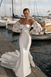 取り外し可能なスリーブとモダンな人魚のウェディングドレス春のローブデマリエスパゲッティストラップアップリケレースカスタムメイドのティアードサテンビーチの花嫁のドレス
