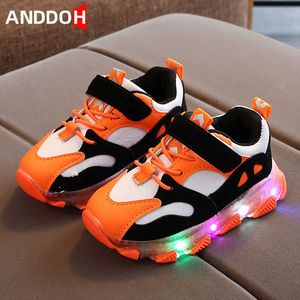 Rozmiar 21-30 Dzieci Chłopcy Dziewczęta Świecące Casual Berbeć Buty Dzieci Niepoślizgowe Luminous Running Sneakers Baby Led Lights Sport But G1025