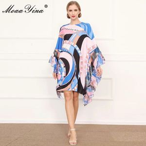 ファッションデザイナーのドレス秋の女性のドレスバットウィングスリーブ幾何学的プリントVacationLoose Plusサイズのドレス210524