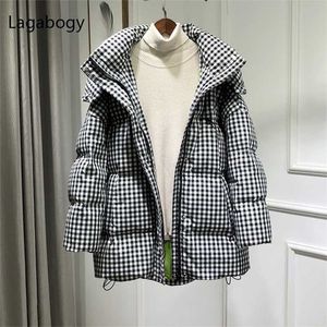 Lagabogy Winter Coat Kvinnor Hooded Black White Plaid Puffer Jacket 90% Duck Down Parkas Tjock Varm Loose Outwear 211008