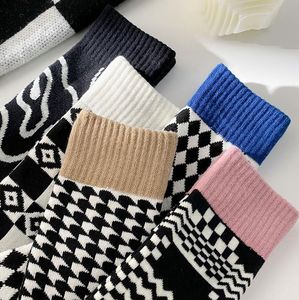 Calze di spugna termica a maglia spessa bianca Black Black Accogliente hosiery invernale per le donne Ragazza Geometria