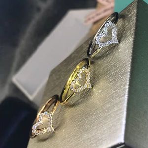 2021 nuova moda semplice anello con diamante a forma di cuore coppia anello maschio e femmina stesso stile oro, argento, oro rosa sono disponibili tre colori