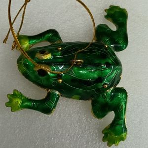 Polerad Cloisonne Enamel Filigree Frog Charms Keychain Key Ring Animal Christmas Tree Heminredningar Hängande Ornaments Bag Pendant