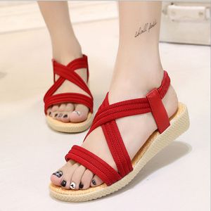 Sommarsandaler Kvinnor andas platta sandaler Girls Beach Clogs Casual Roman Shoes Outdoor Open Toe Sandalias Mujer 2024