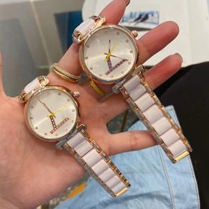 Marke Uhren Frauen Dame Mädchen Kristall Große Buchstaben Stil Stahlband Quarz-Armbanduhr L39
