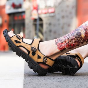 Scarpe da spiaggia Designer di lusso Sandali primaverili e autunnali Pantofole alla moda Scarpe da ginnastica con plateau Sandali da donna da uomo Arrivo Comodo