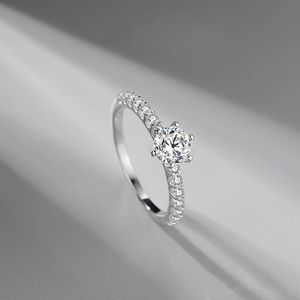 S925 Sterling Silver Platinum-banhado incrustado simulação moissanite d cor único diamante seis pinos anel de diamante de noivado