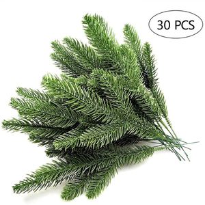 Decorazioni natalizie 30pcs Albero Rami di pino artificiale Foglie verdi Ghirlanda di aghi Giardino domestico Piante abbellite Aghi