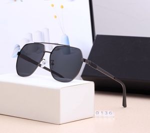 Sapo Man. venda por atacado-Novos óculos de sol moda tendência feminino metal óculos sapo espelho do motorista homem clássico caixa britânica