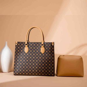 Little Bear Is Attached to the New High-capacity Tote Bag Fashion Leisure One Shoulder Handbag Leather Women's Mother