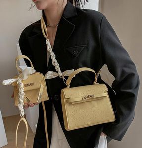 HBP 2021 Lyxig designer Embossed Bag Damer Original Brand Fashion Lock Casual Handbag Shoulder Messenger Väskor