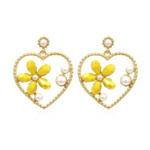 S2337 Modeschmuck Blumen-Herz baumelnde Ohrringe Faux-Perlen-Bolzenohrring