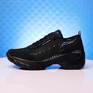 2021 Tasarımcı Koşu Ayakkabıları Kadınlar Için Beyaz Gri Mor Pembe Siyah Moda Erkek Eğitmenler Yüksek Kaliteli Açık Spor Sneakers Boyutu 35-42 QT