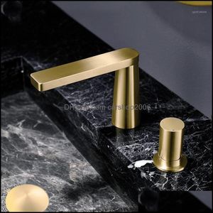バスルームシンクの蛇口蛇口、ホームガーデンエステアとしてシャワーを浴びた金色の真鍮製の蛇口2つの穴シングルハンドルコールドウォーターミキサー盆地faucet1